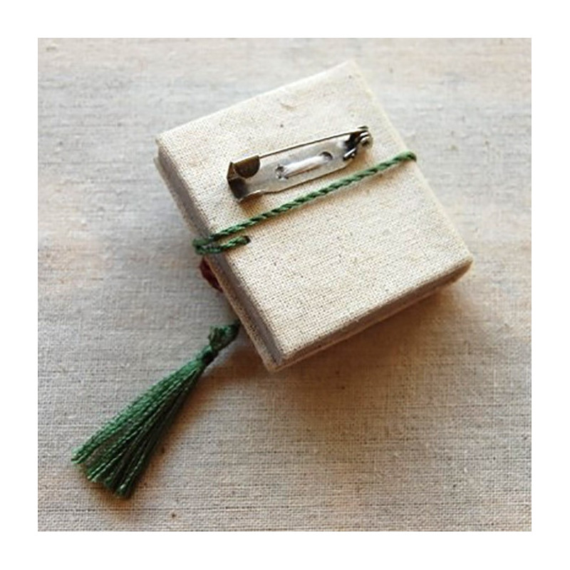Broche libro