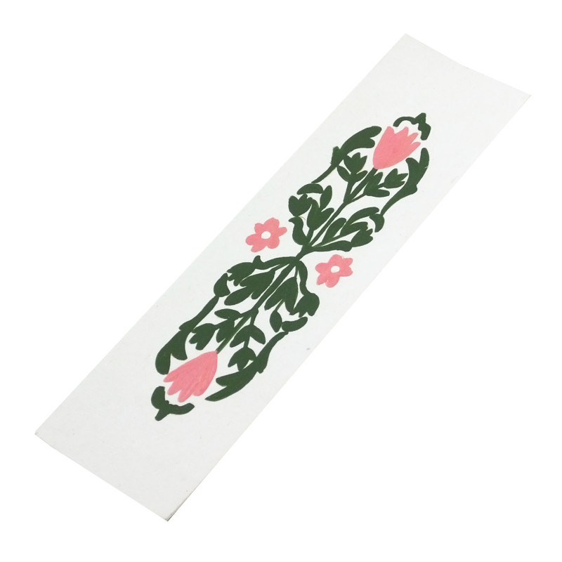 Marcapáginas de papel reciclado con diseño botánico de flores y capullos rosas entre hojas y tallos verdes