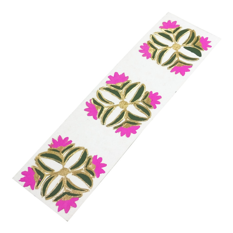 Marcapáginas de papel reciclado con diseño botánico de flores ornamentales en tonos dorado, verde y fucsia