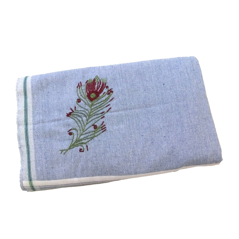 Mantel pluma bordada