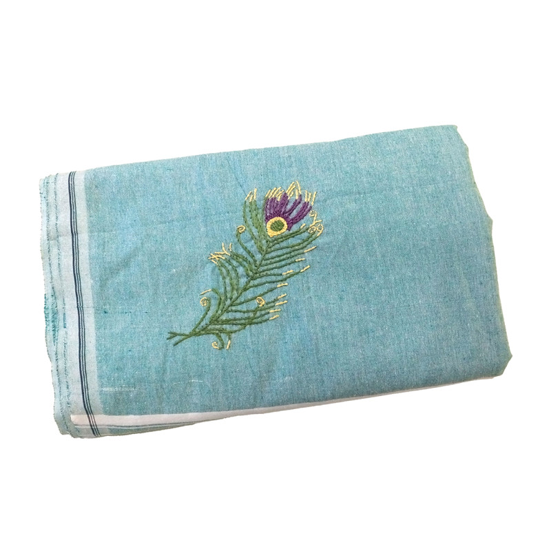 Mantel pluma bordada