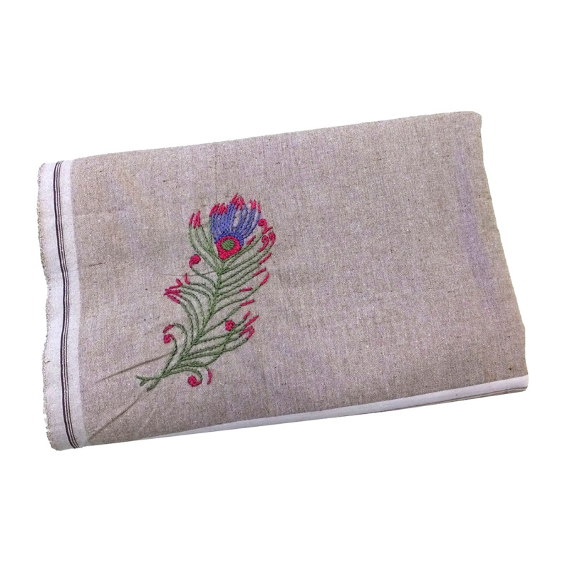Mantel pluma bordada