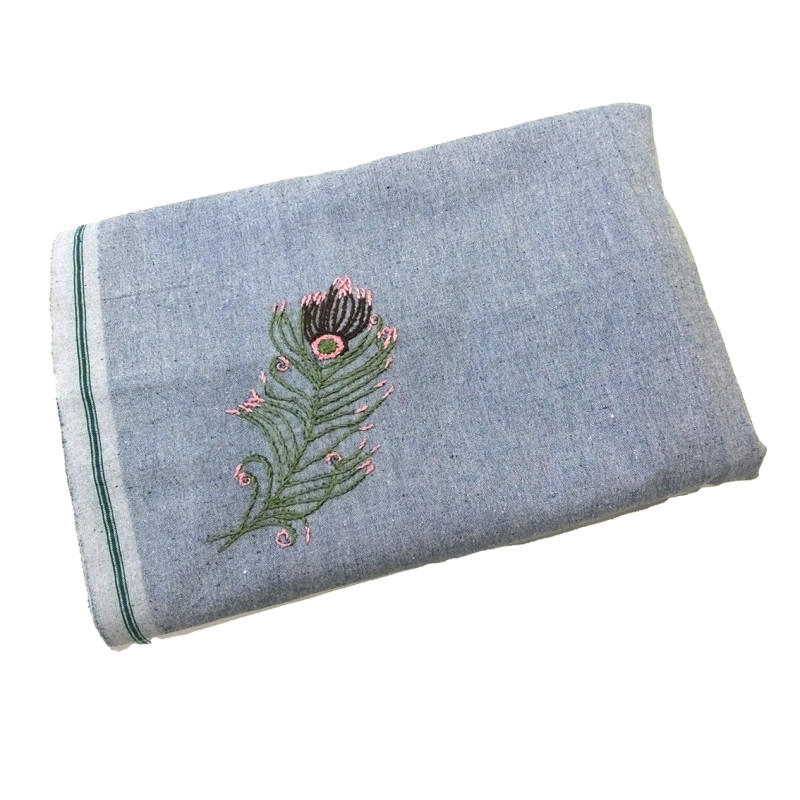 Mantel pluma bordada