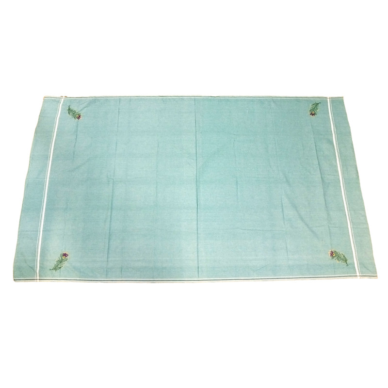 Mantel pluma bordada