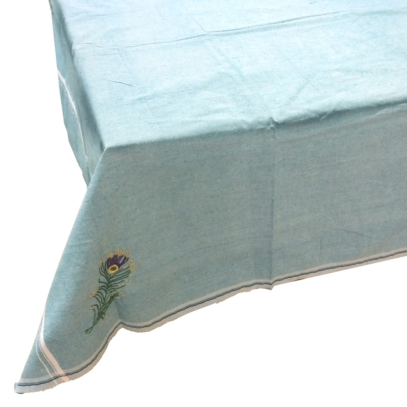 Mantel pluma bordada