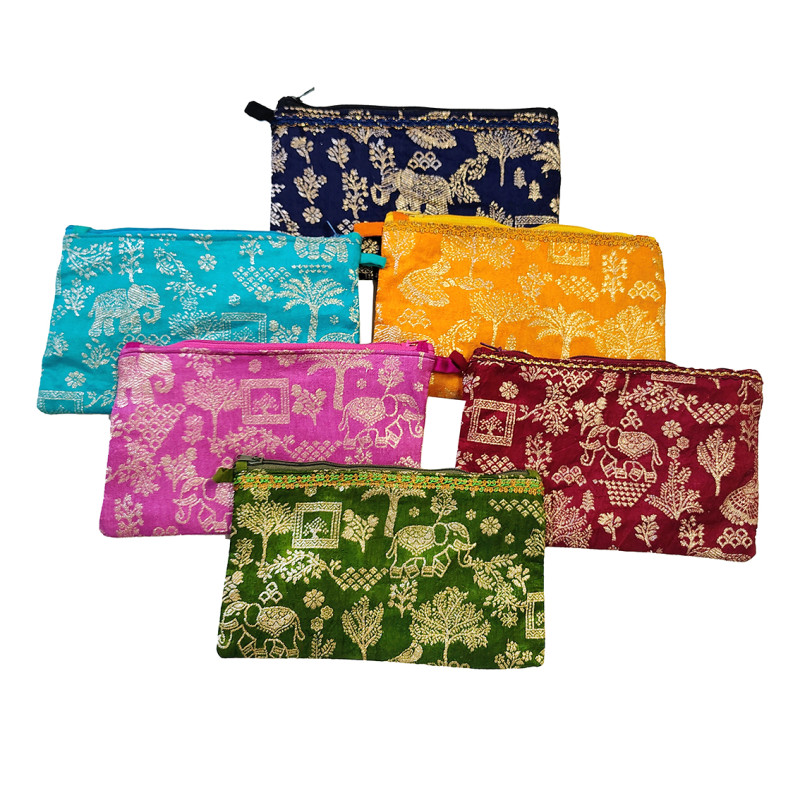 Monedero Sari artesanal con bordados de elefantes en varios colores elaborado por mujeres artesanas de India