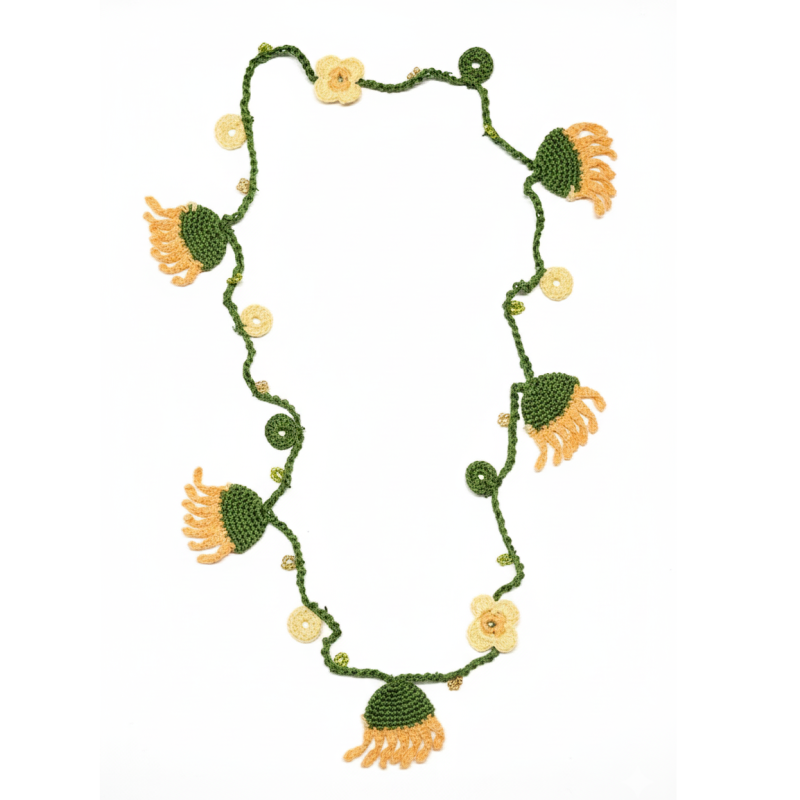 Collar crochet amarillo
