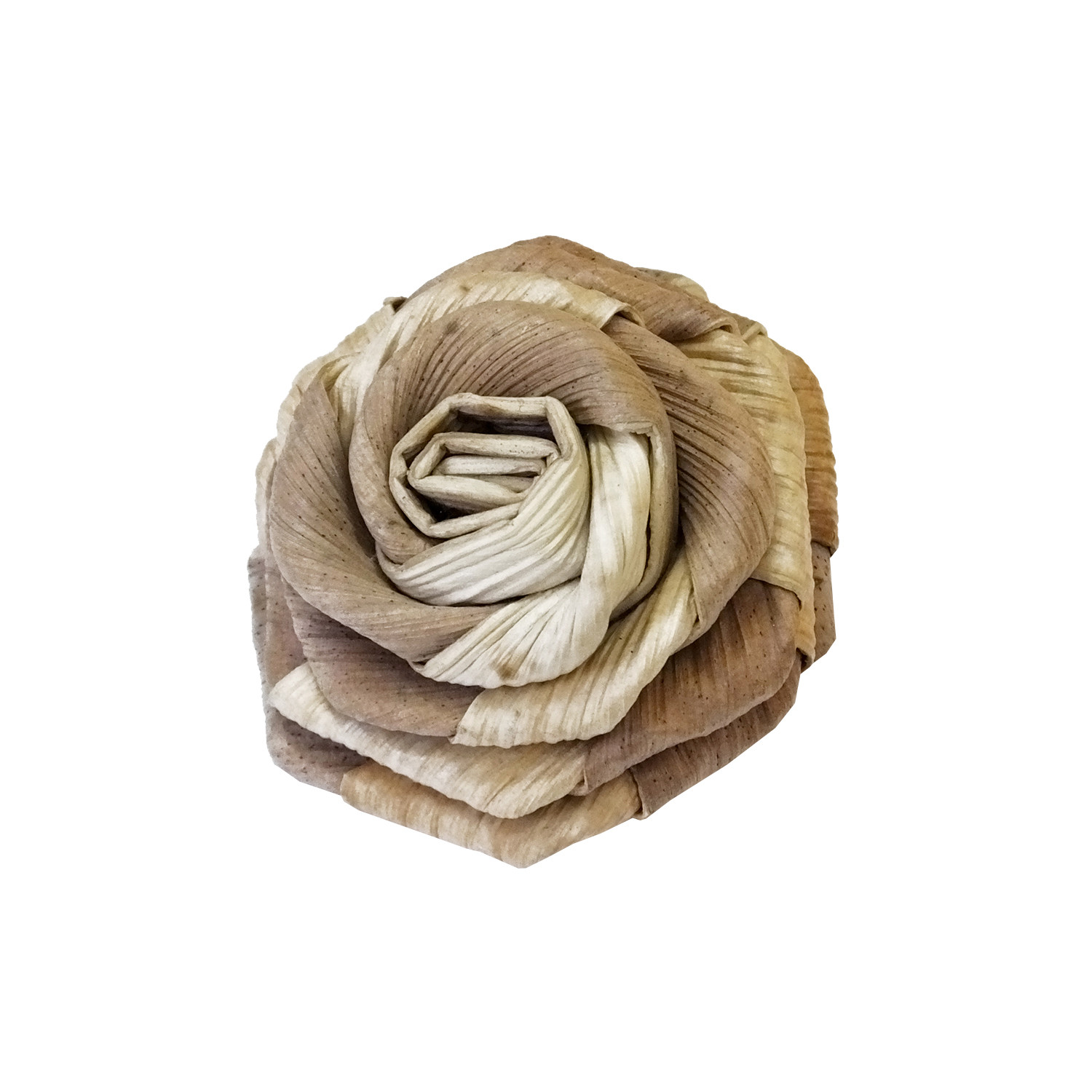 Broche artesanal con forma de rosa elaborado con fibra natural de araconut en tonos beige