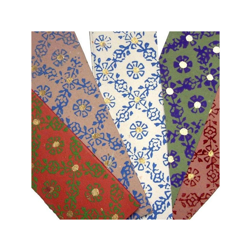 Cinco marcapáginas de papel reciclado con estampados florales Kalamkari en tonos rojo, beige, blanco, verde y burdeos